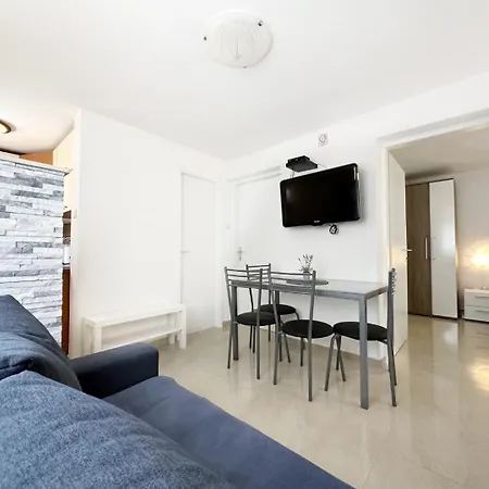 Apartment Angel *